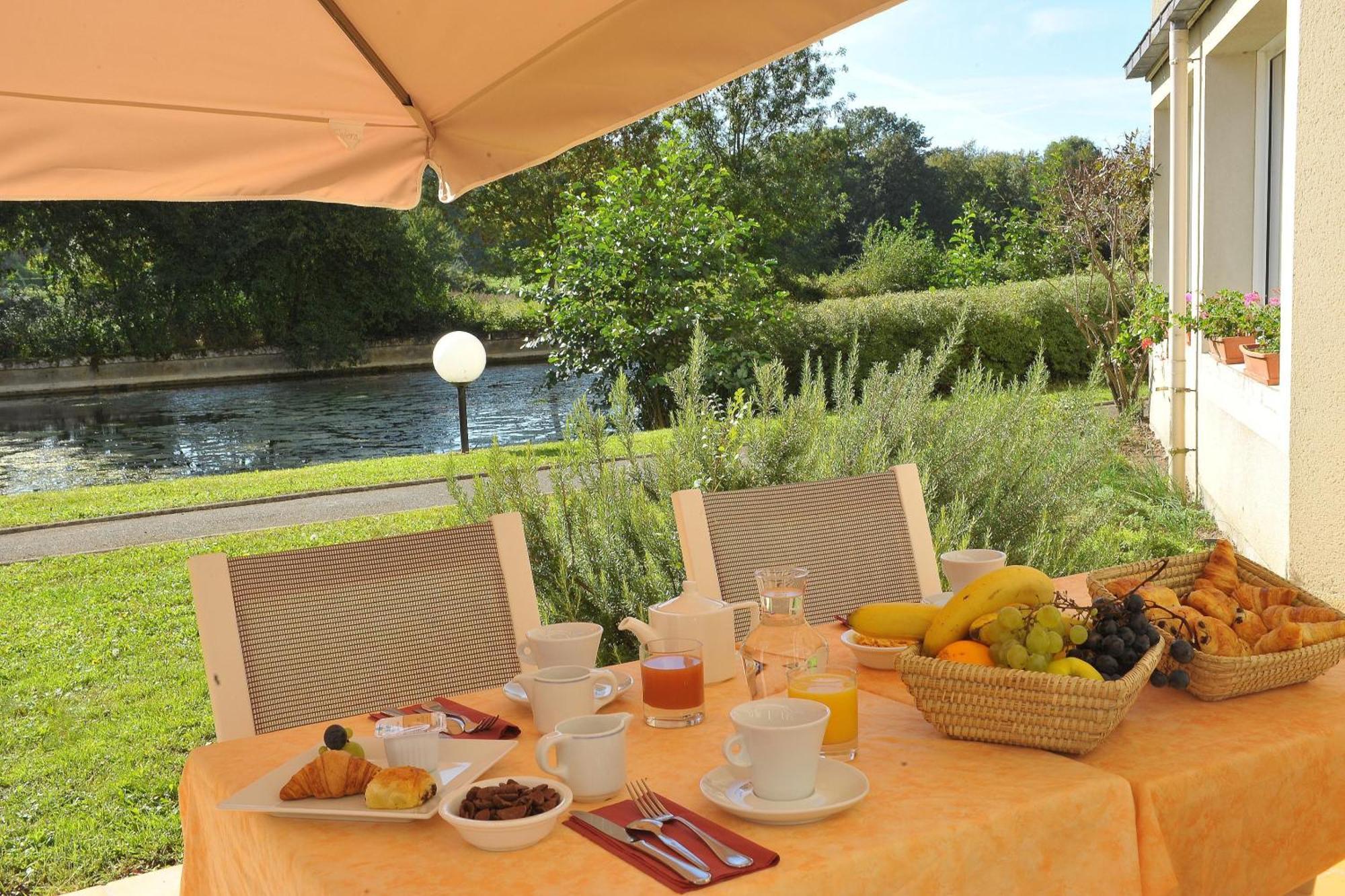Logis Hotel Le Relais Du Moulin Valencay Bagian luar foto