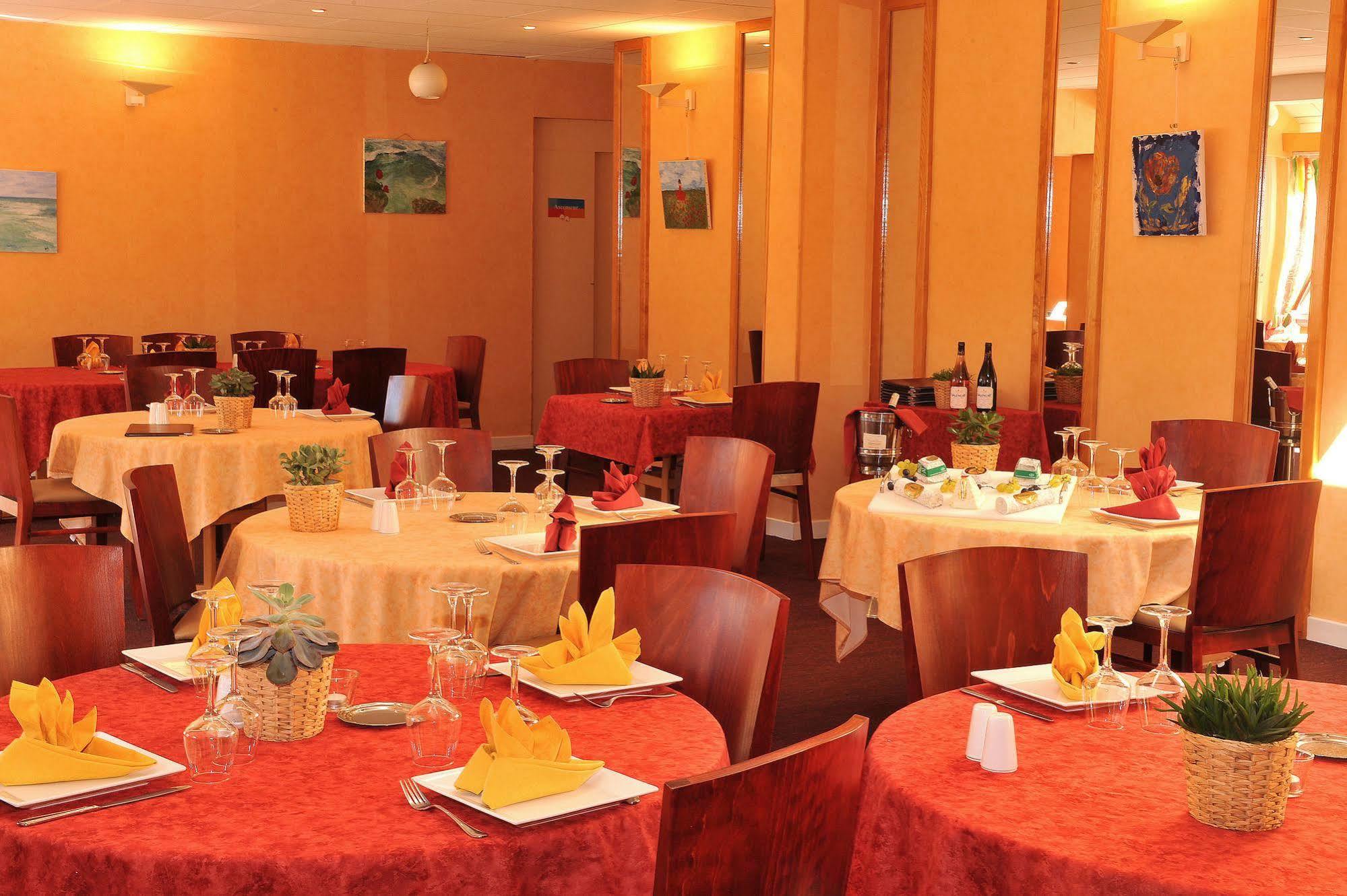 Logis Hotel Le Relais Du Moulin Valencay Bagian luar foto